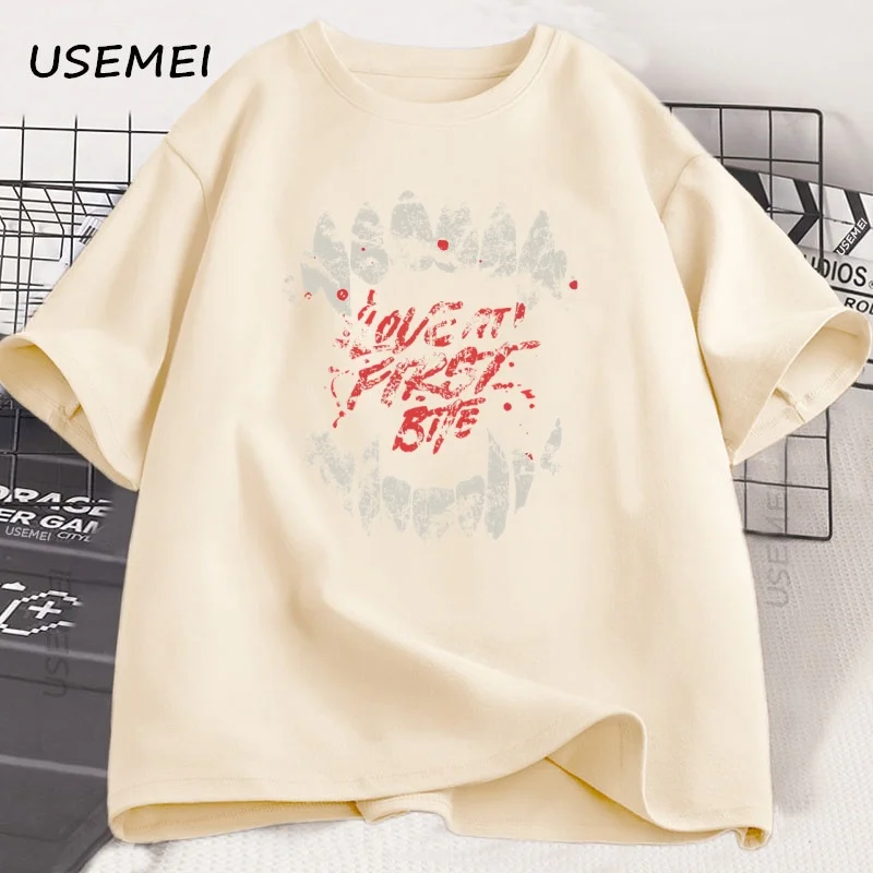Love At First Bite Vampire T Shirt Halloween Tshirt Vintage Vampire Pritned T-Shirt Men Women Round Neck Short Sleeve Tees