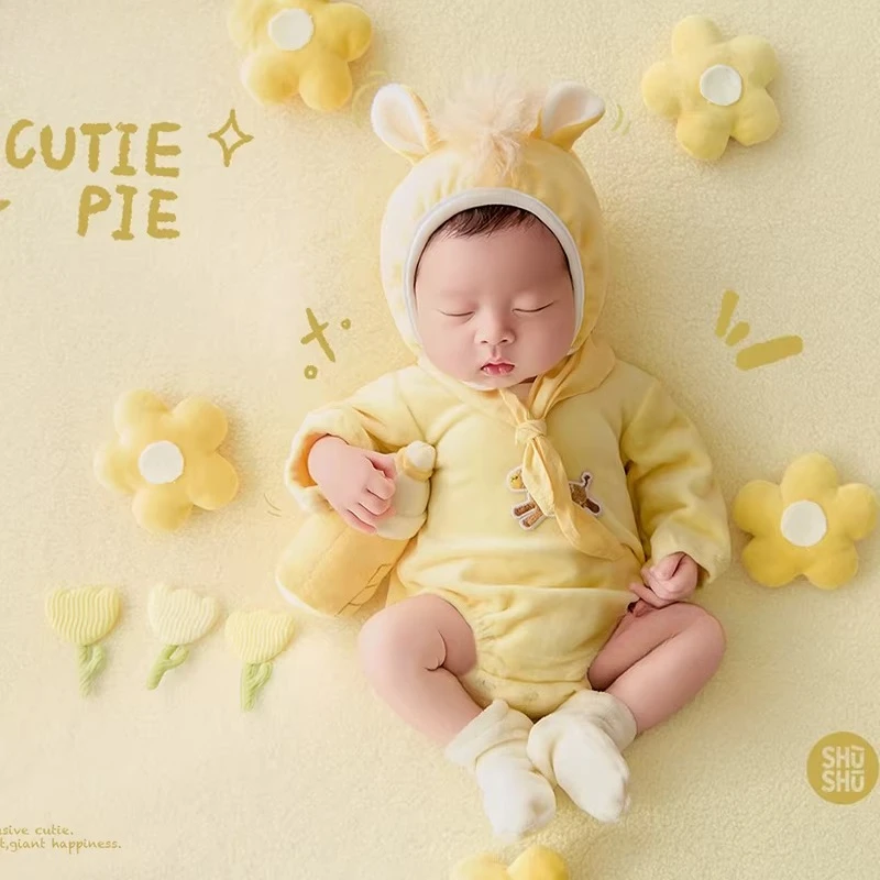 Newborn Photography Props Yellow Horse Year Outfit Clothing Set Furry Blanket Cute Dolls Decors Theme Set for Studio Photoshoot