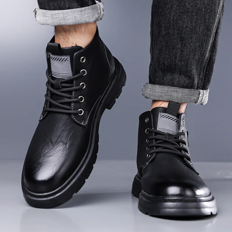 

Man in Mid-top Warm Boots New Autumn Men Anti-slip Boots Warm and Trendy Workwear Ankle Boots Fashionable High-top Cotton Shoes