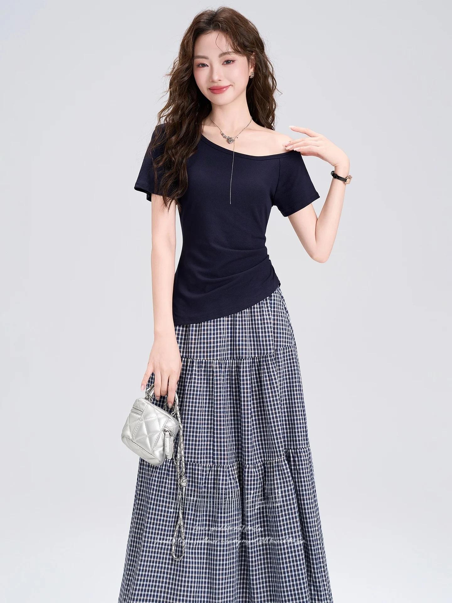 

Летний модный комплект: женский топ с вырезом на плечах и юбка, костюм-двойка в корейском стиле, готовый образ (OOTD)