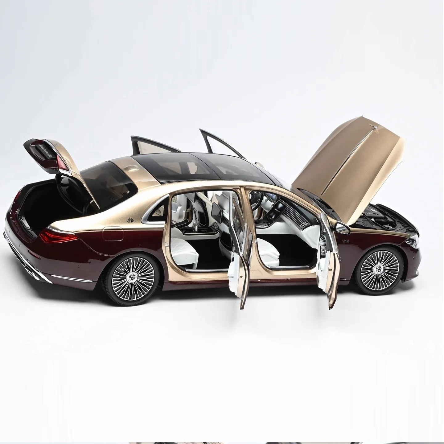 Bijna echte AR 1/18 Mercedes-Maybach S680 S-Klasse gegoten volledig open automodel simulatie legering verzamelauto's jongen speelgoed cadeau