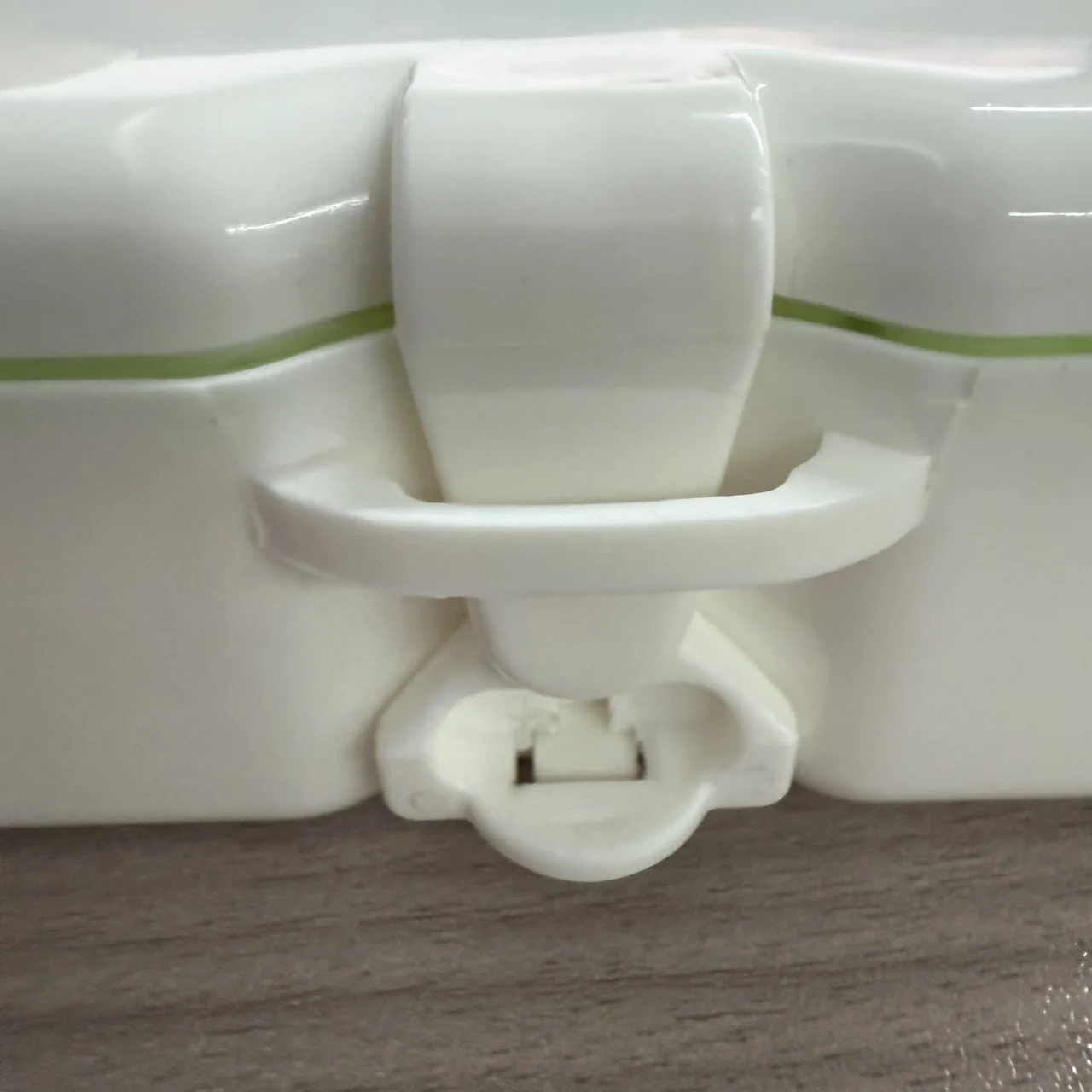 

Denture And Popular Sturdy Box Kit High-Class Storage With Free Gift Is Brush