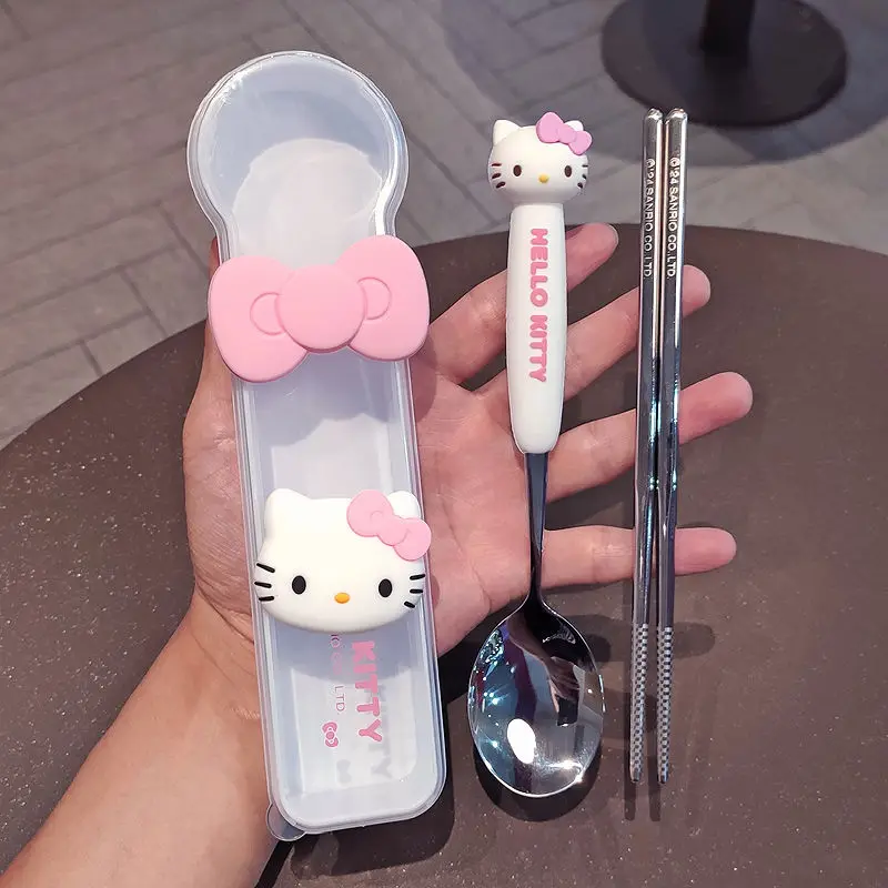 

Портативная посуда Sanrio Kawaii My Melody Kuromi Pochacco Hello Kitty, горячий набор, новые палочки для еды, ложка, студенческая посуда с коробкой