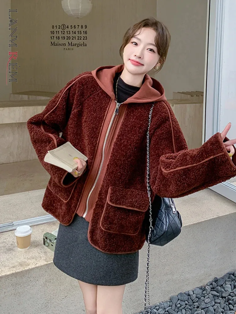 LANMREM Casual Hooded Lamb Wool Jacket For Women Patchwork Zipper Coats With Pockets Female Winter Clothing New Fashion 2DB1354