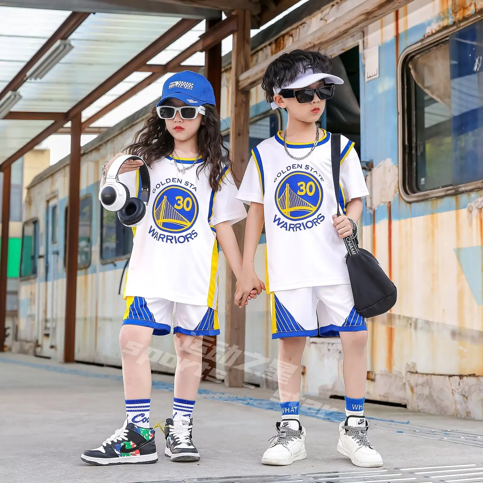 New 24/25 basketball uniform set primary school student jersey boys and girls sports training clothing children\'s fake two-piece