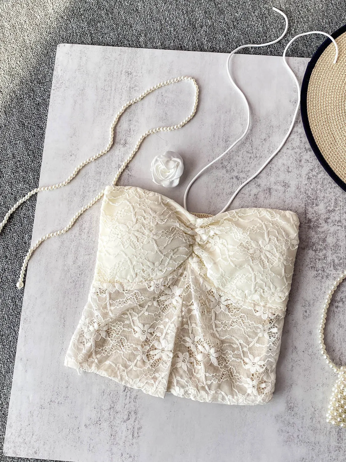 セクシーなレースのクロップトップ女性の夏のファッション V ネックストラップレスネックハンギングレーストリムフィットショートシャツ美しい 3D フラワーチェーン