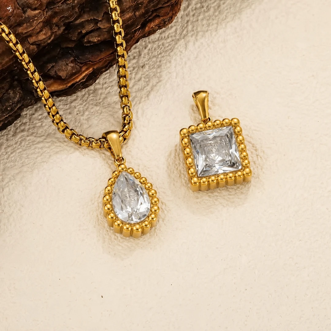 5 Stück Edelstahl-Anhänger mit winzigen, kristallklaren Zirkonia-Steinen in Herz-, Quadrat- und Tropfenform für Armbänder, Halsketten und Schmuckherstellung. – Detail 4
