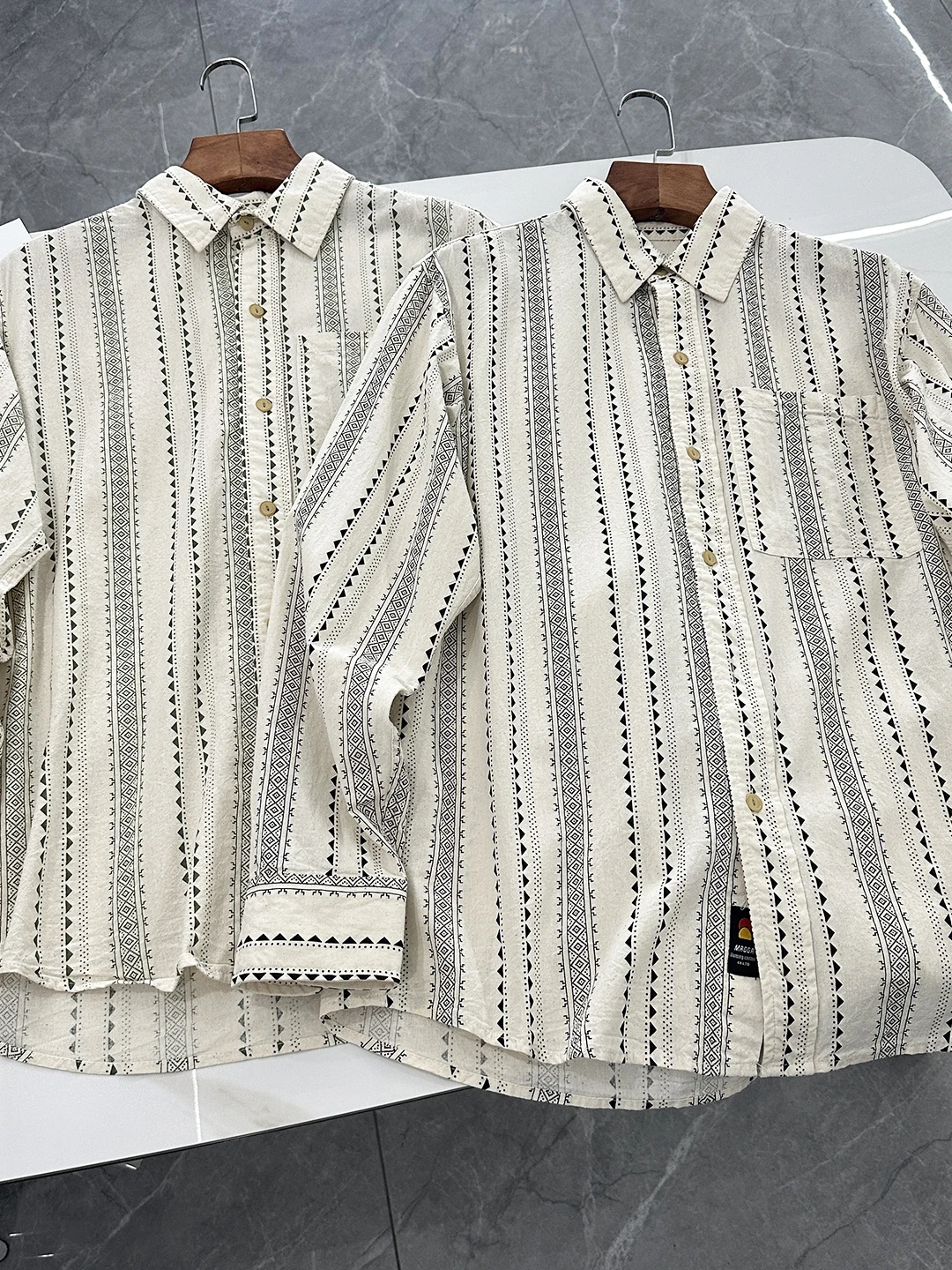 

Мужская повседневная одежда свободного кроя в стиле ретро из чистого хлопка с геометрическим принтом, удобная дышащая длинная све на пуговицах