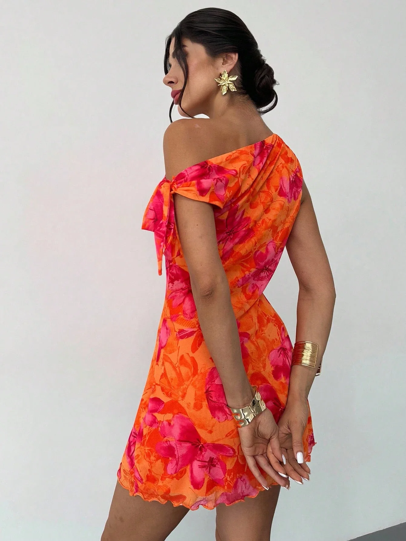 

Женское асимметричное мини-платье с цветочным принтом и открытыми плечами, элегантное, для летних пляжных вечеринок