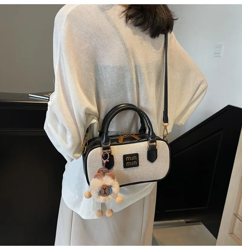 

Elegant Female Bag, Lightweight Handbag with Compact Structure, Portable Bag for Business Meetings