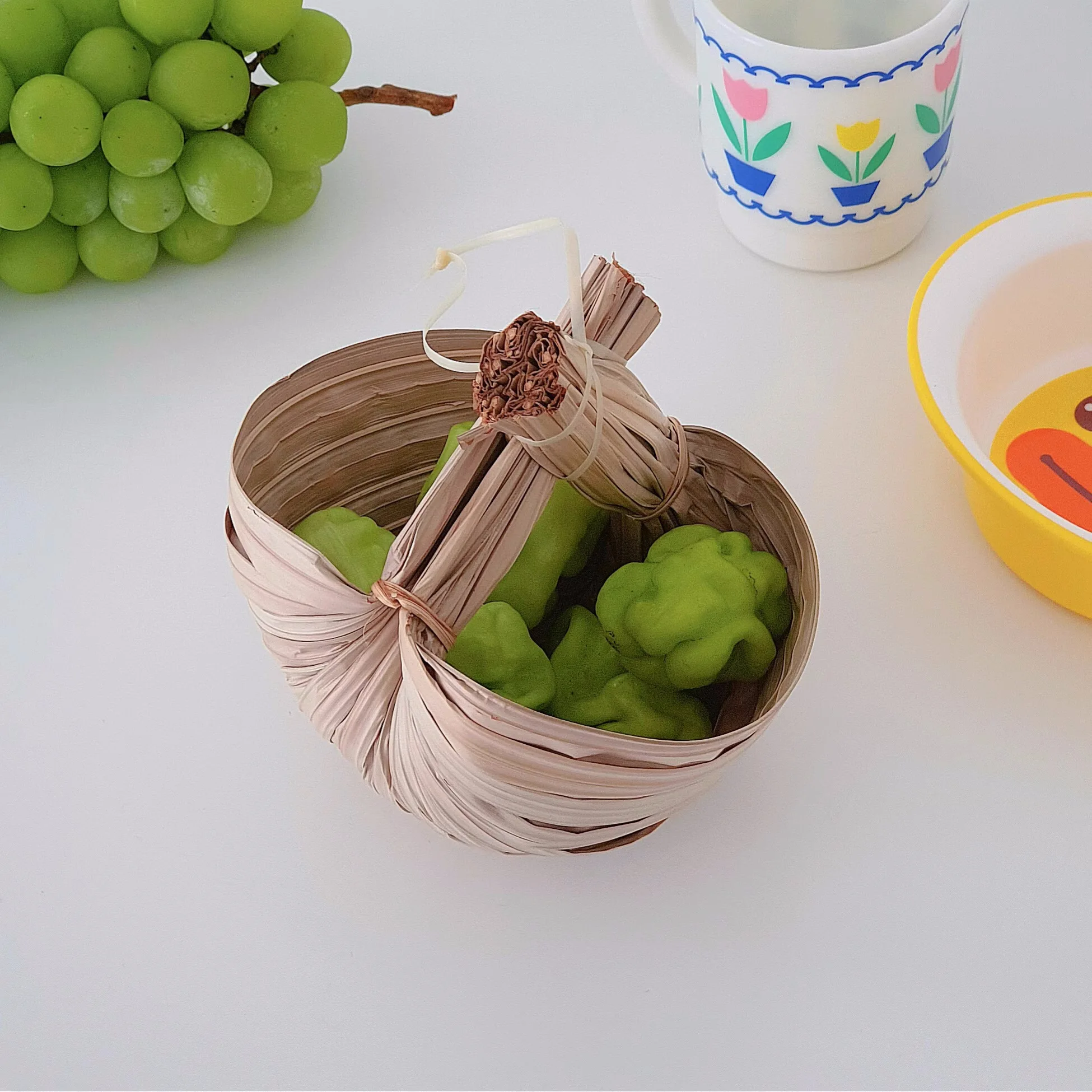 

Thai Style Palm Leaf Smoothie Bowl Coconut Deserts Bowl Milk Tea Bubble Ruta Hand Woven Hanging Basket