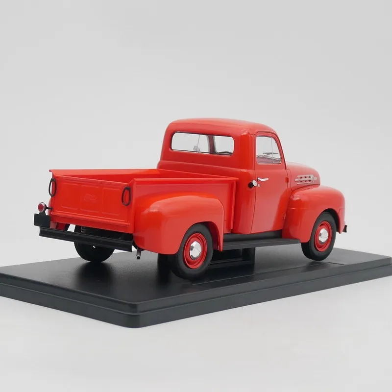 1:24 Scale Ford Pickup รถบรรทุกรถคอลเลกชันเครื่องประดับ