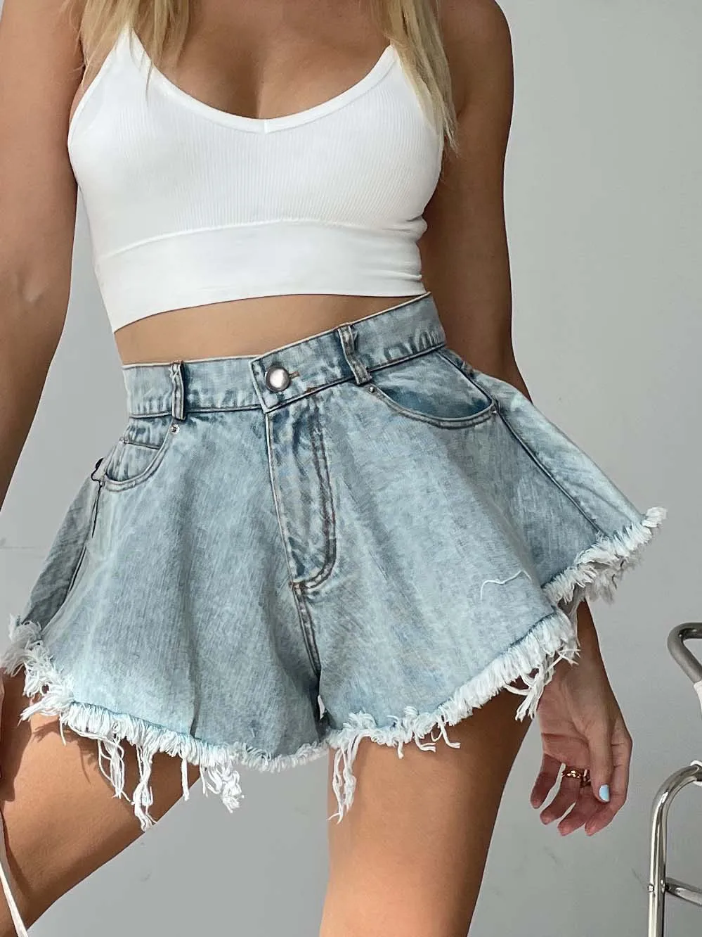 

Summer Denim Hole Tassel Shorts Women High Waist Button Wide Leg Short Pants Fashion Sexy Casual Female Loose All Match Jeans