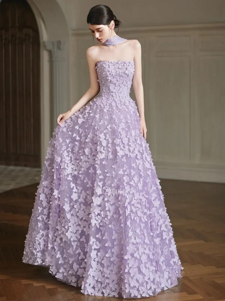 Elegancka, fioletowa suknia wieczorowa bez ramiączek, sukienki na studniówkę z szalem, szyta na miarę, długa do podłogi, linia A, kwiaty 3D, sesja zdjęciowa ślubna.