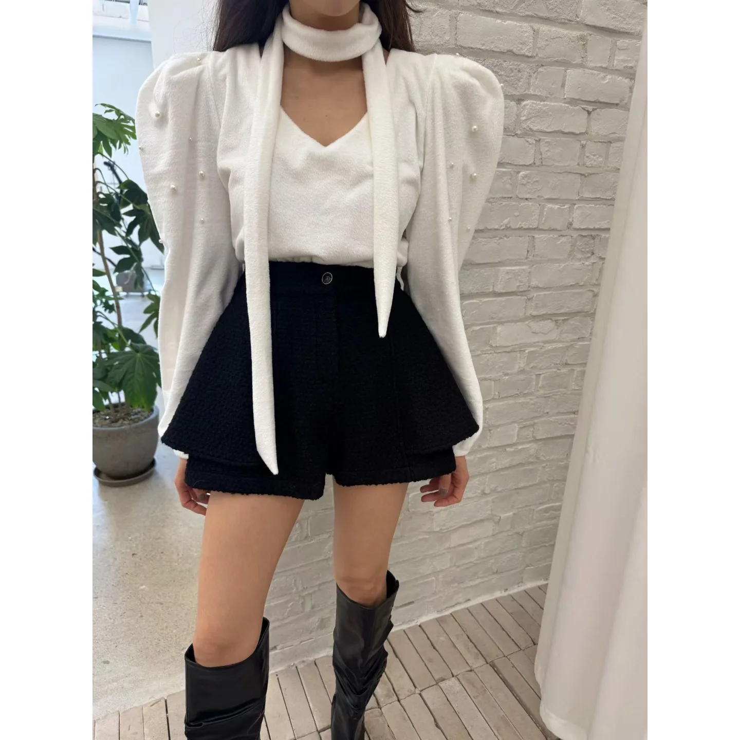 

Модная женская блузка с V-образным вырезом и рукавами-фонариками, украшенная жемчугом, универсальный дизайн, осенне-зимний новый стиль, корейский стиль