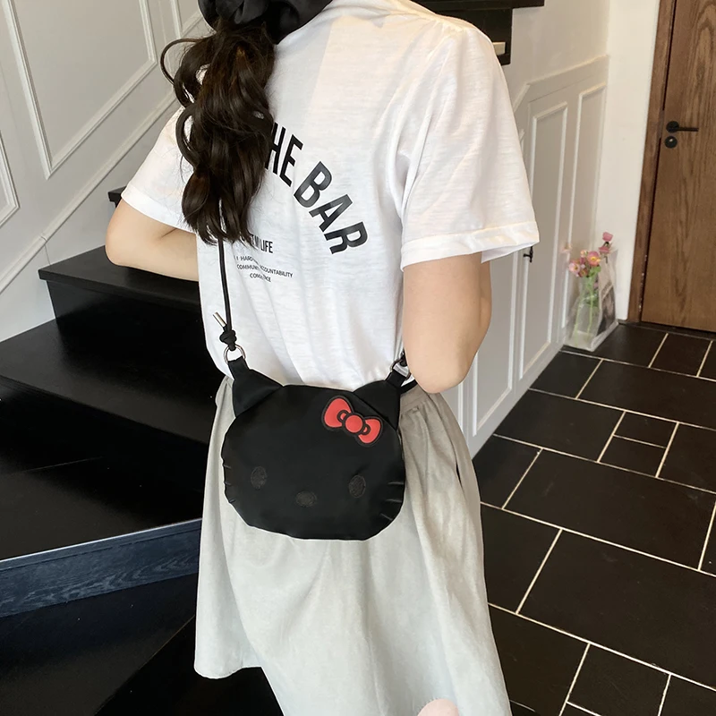 2025, Kawaii Hello Kitty Umhängetasche, Design-Rucksack, niedlicher Cartoon, silberne Umhängetasche, Cartoon, kleine runde Tasche für Frauen und Mädchen