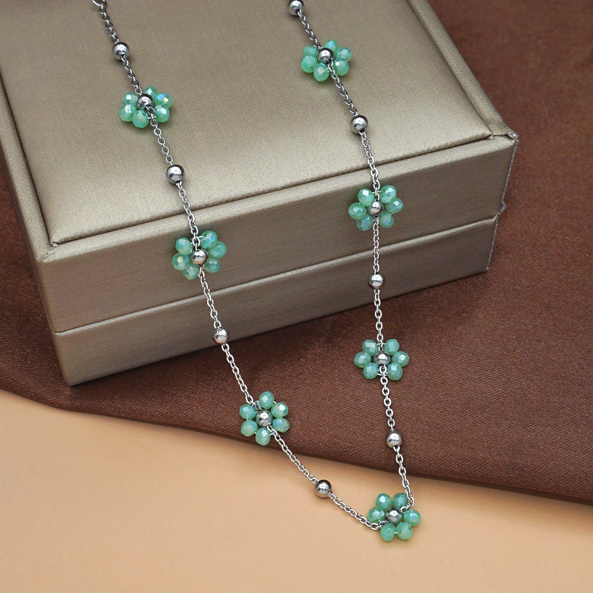 

Elegant Light Green Floral Pendant Steel Necklace for Women, Perfect Christmas Birthday Valentine Gift for Vacation & Party