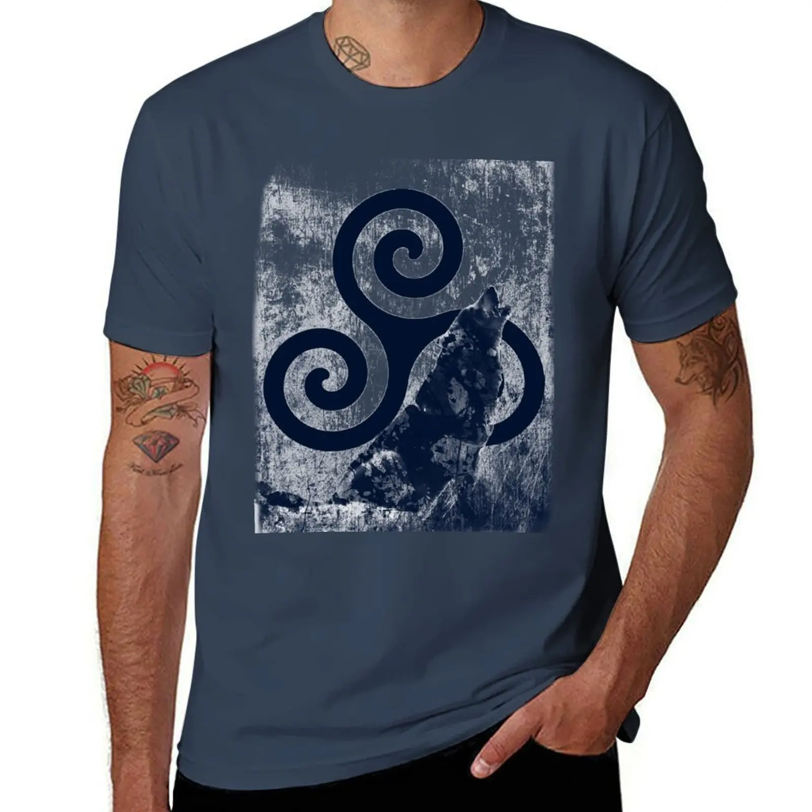 Triskele and Wolf T-Shirt t shirt man casual t shirts for man pack cotton T-Shirt