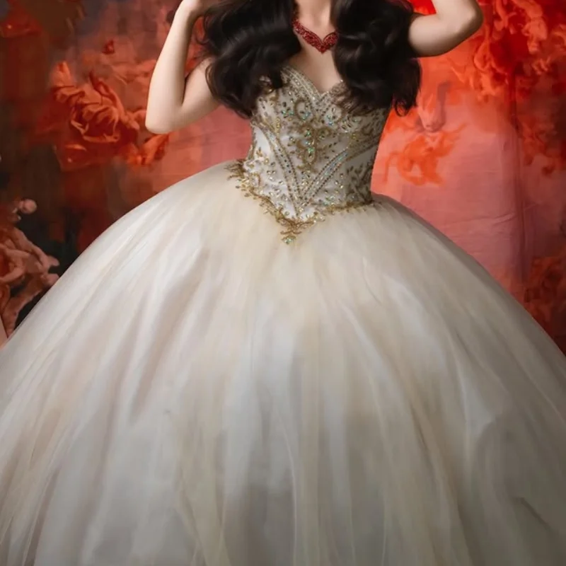 

Простые светлые платья Quinceanera цвета шампанского с открытыми плечами, блестящая наклейка с кристаллами, длинный хвост, платье 15, Quinceanera по индивидуальному заказу