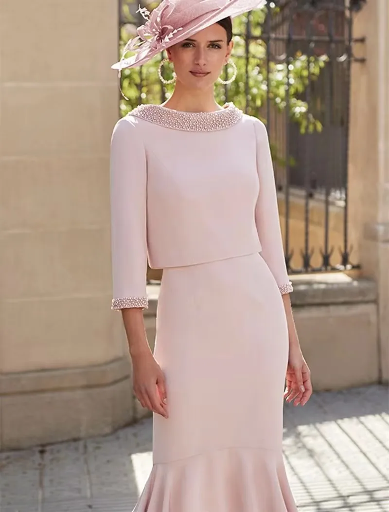 

2026 Elegant Pink Short Mother of the Bride Dress With Jacket Scoop Beading Mermaid Satin Groom Party Gowns Robe De Soiree