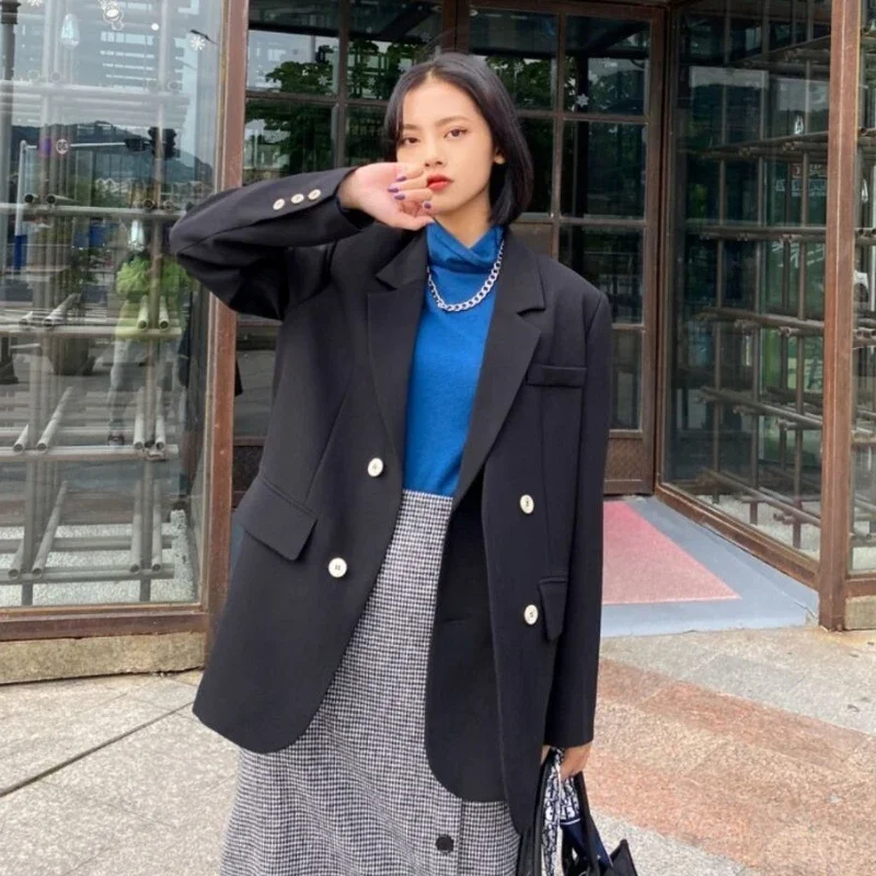 سترة نسائية جديدة لربيع وخريف 2025 على الطراز الكوري سترة عتيقة للشارع فضفاضة مزدوجة الصدر سترة طالب مميزة غير رسمية رائعة