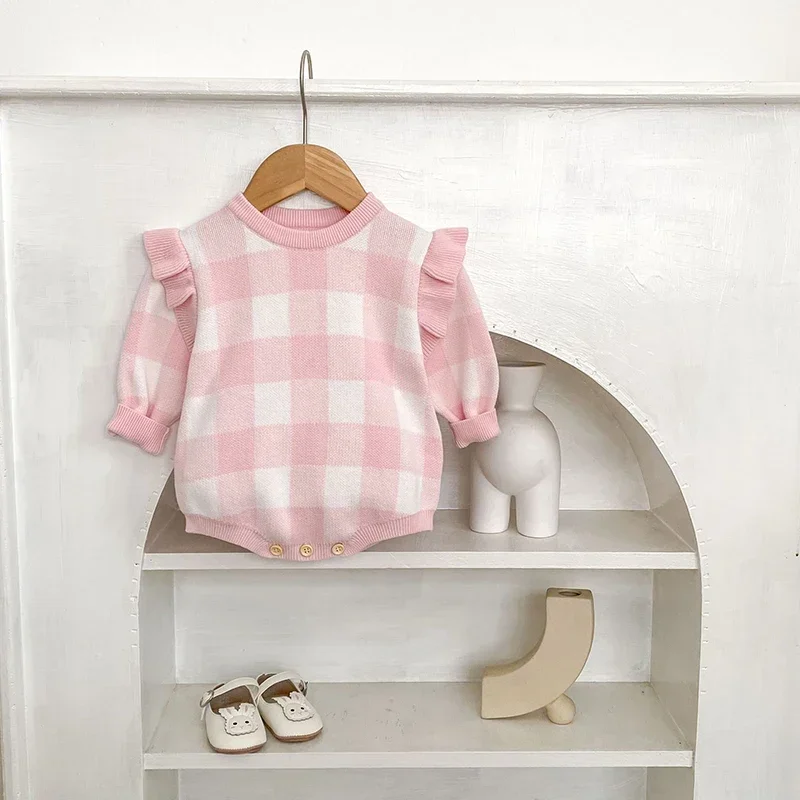 

Весенний комбинезон для маленьких девочек 0-24 месяцев, новый осенний детский вязаный комбинезон с длинными рукавами для новорожденных, клетчатая одежда с летающими рукавами, комбинезоны для младенцев