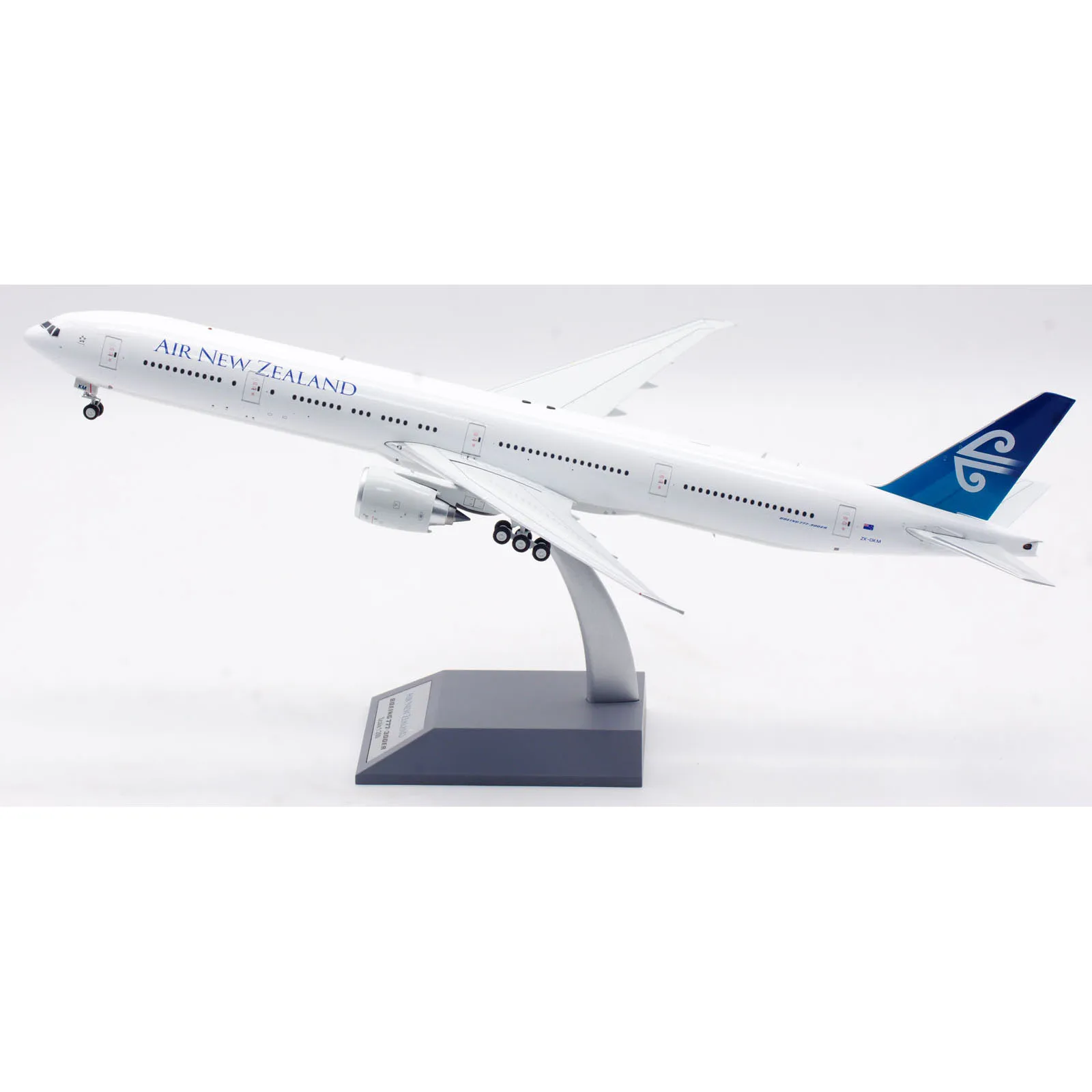 IF773NZ1223 Alloy Collectible Plane Gift INFLIGHT 1:200 AIR NEW ZEALAND Boeing B777-300 Diecast Aircraft Jet Model ZK-OKM