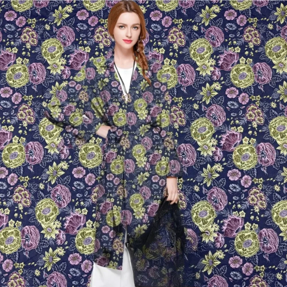 

Жаккардовая рельефная ткань для шитья своими руками: весенне-осенние костюмы, платья, ветровки, комплекты. Дизайнерские ткани, ткань для кроя. Оптом.