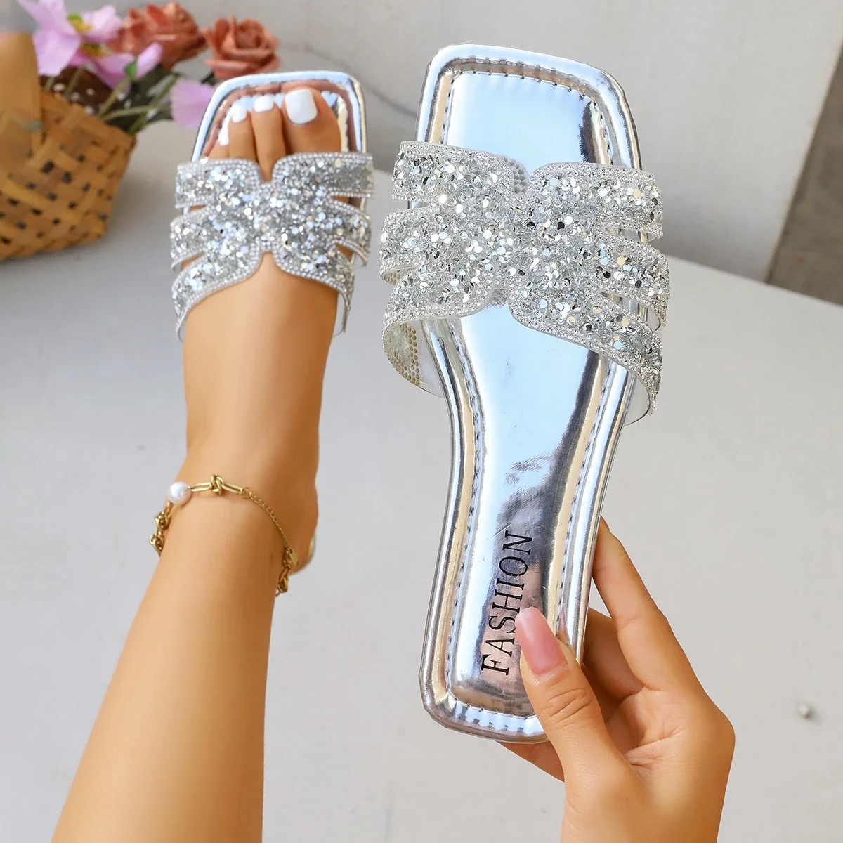

Women Slippers Fashion Walking Shoes Brand Designer Shiny Crystal Slippers Women Summer Square Toe Flat Sandals Slides Women