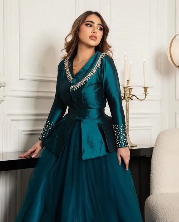 Blaugrüne blaue Jiayigong-Jersey-Abendkleider, Kristallperlen, lange Ärmel, maßgeschneidert, A-Linie, Saudi-Abschlussball, formelles Kleidungsstück