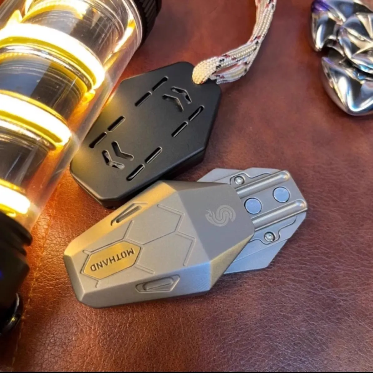 شوكة ضبط مزدوجة الطبقة قسم مغناطيسي بطاقة دفع edc سبائك الزركونيوم المدمج في لوحة متوسطة لعبة تخفيف التوتر عملة البوب