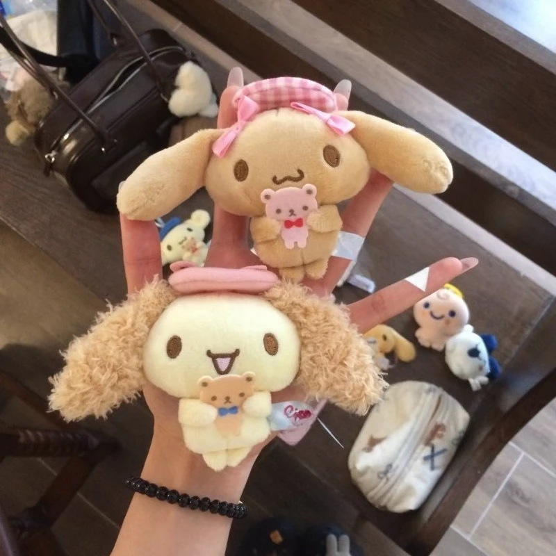 Sanrio kawaii Mokka Hund Plüschtiere Schlüsselanhänger hält Bär Cinnamoroll Stuffe Flauschige Puppe Schwarz Braun Mokka Zimt Schlüsselanhänger