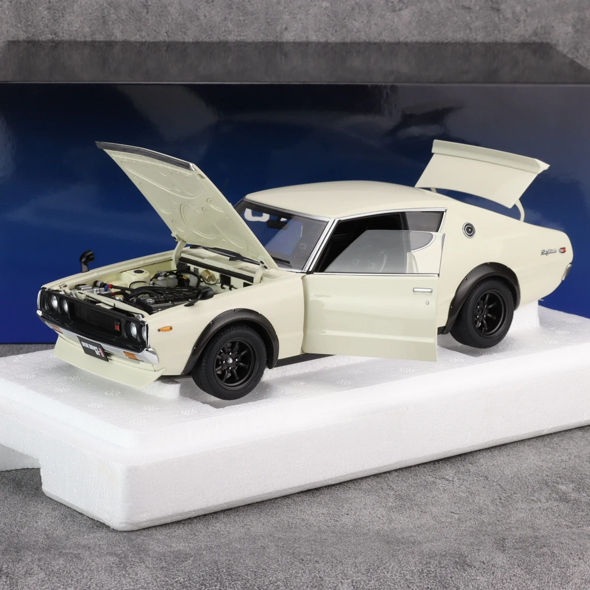 Autoart 1:18 KPGC110 SKYLINE GTR 2000 White JDM Simulation Limited Edition All Open Alloy Metal Static Car Model Toy Gift