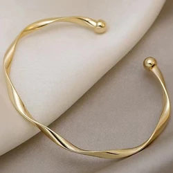 A Women's Bracelet with a Twisted Opening, Adjustable, Simple and Versatile, Suitable for Everyday Wear