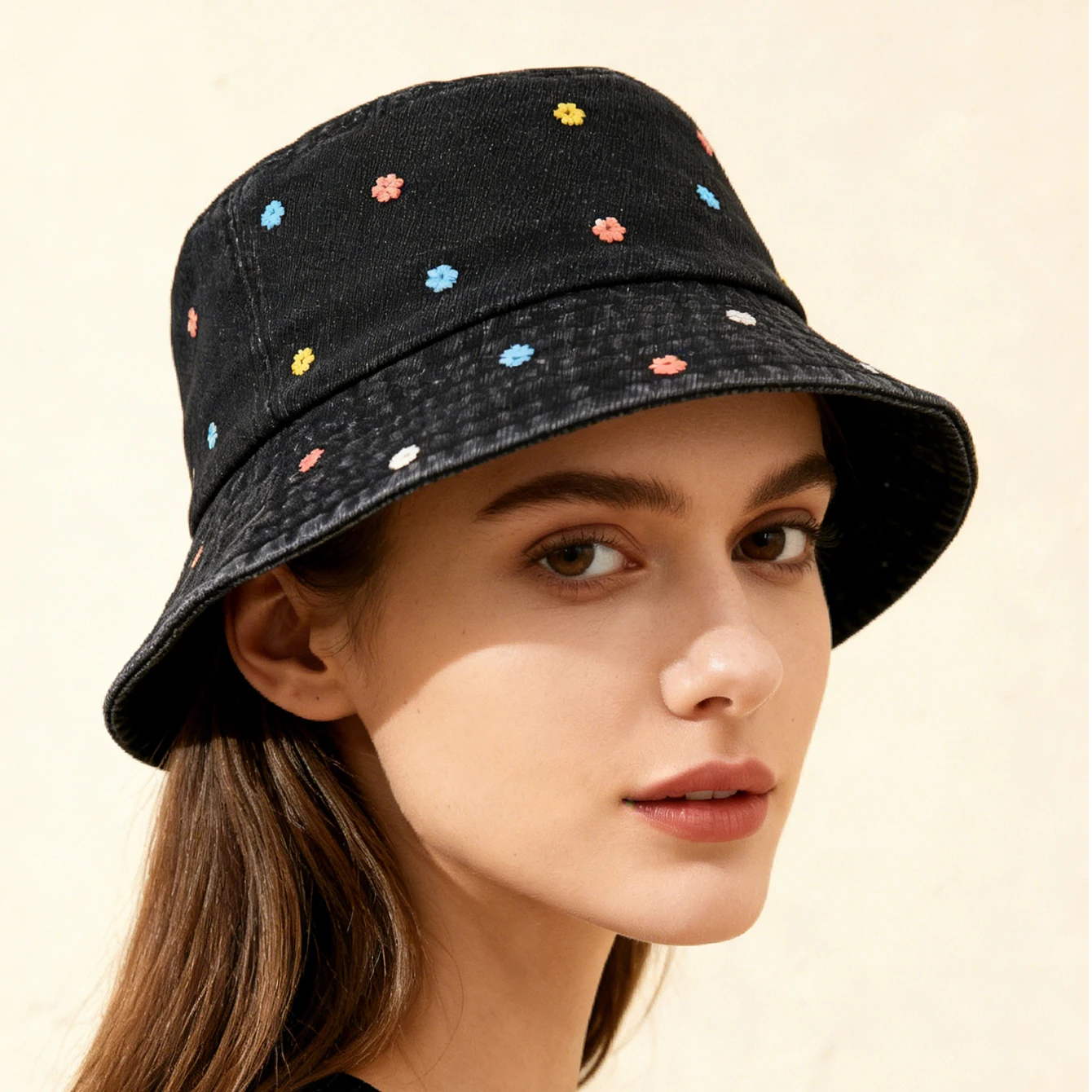 Koreanische Mode: Vollständig bestickter, farbenfroher Fischerhut mit Blumenmuster, niedlicher und vielseitiger Bucket Hat mit flachem Oberteil für Outdoor-Fotografie