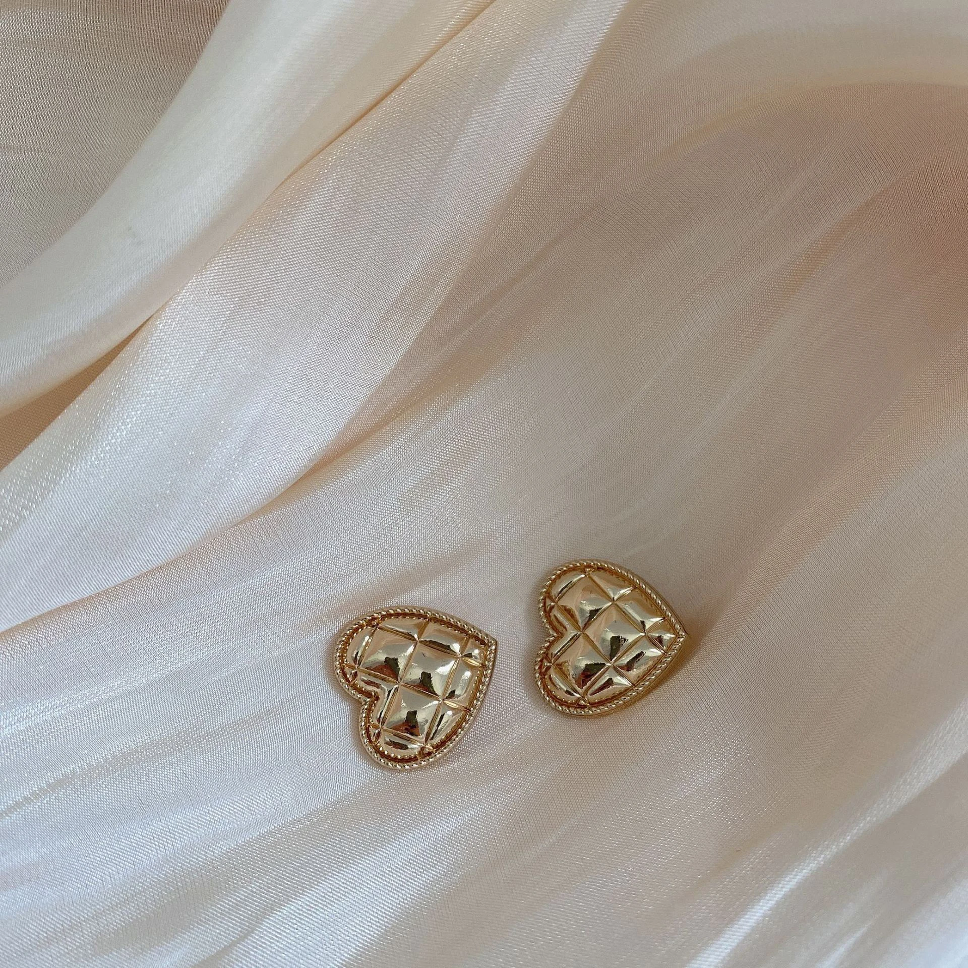 10pcs/lot Creative Heart Shaped Metal Buttons Women\'s Clothing Gold Hand Sewing Accessories Shirt Decorative Button
