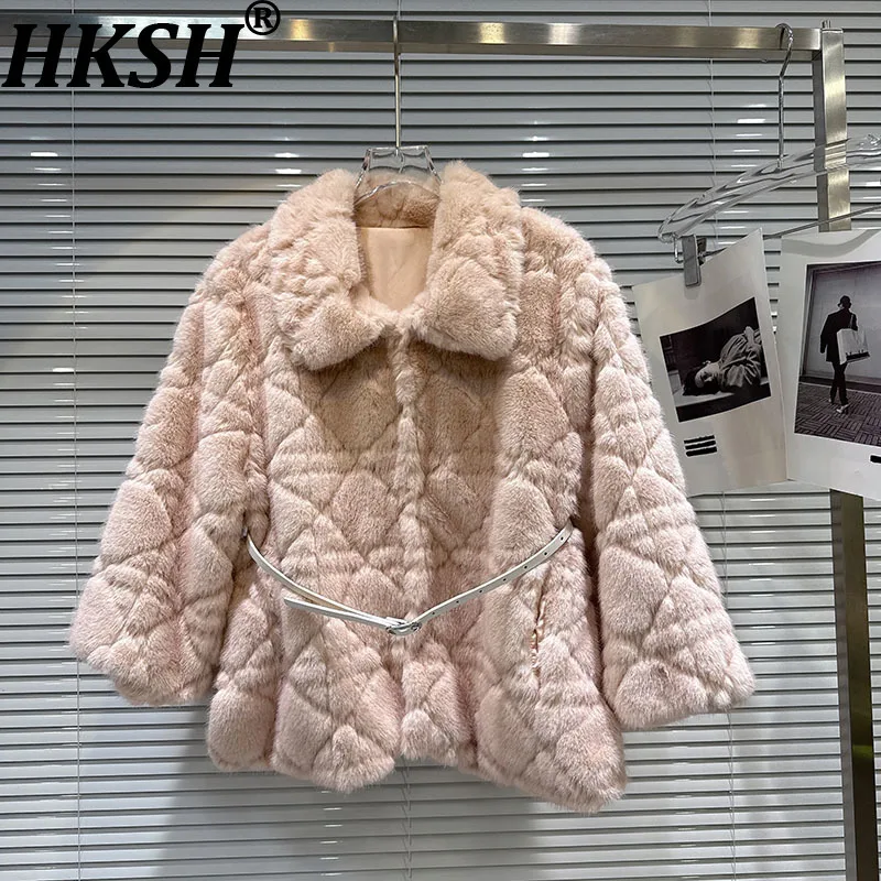 

HKSH 2025 зимнее новое женское пальто из искусственного меха с отложным воротником и поясом, однотонная стильная элегантная роскошная теплая куртка высокого класса HK15387