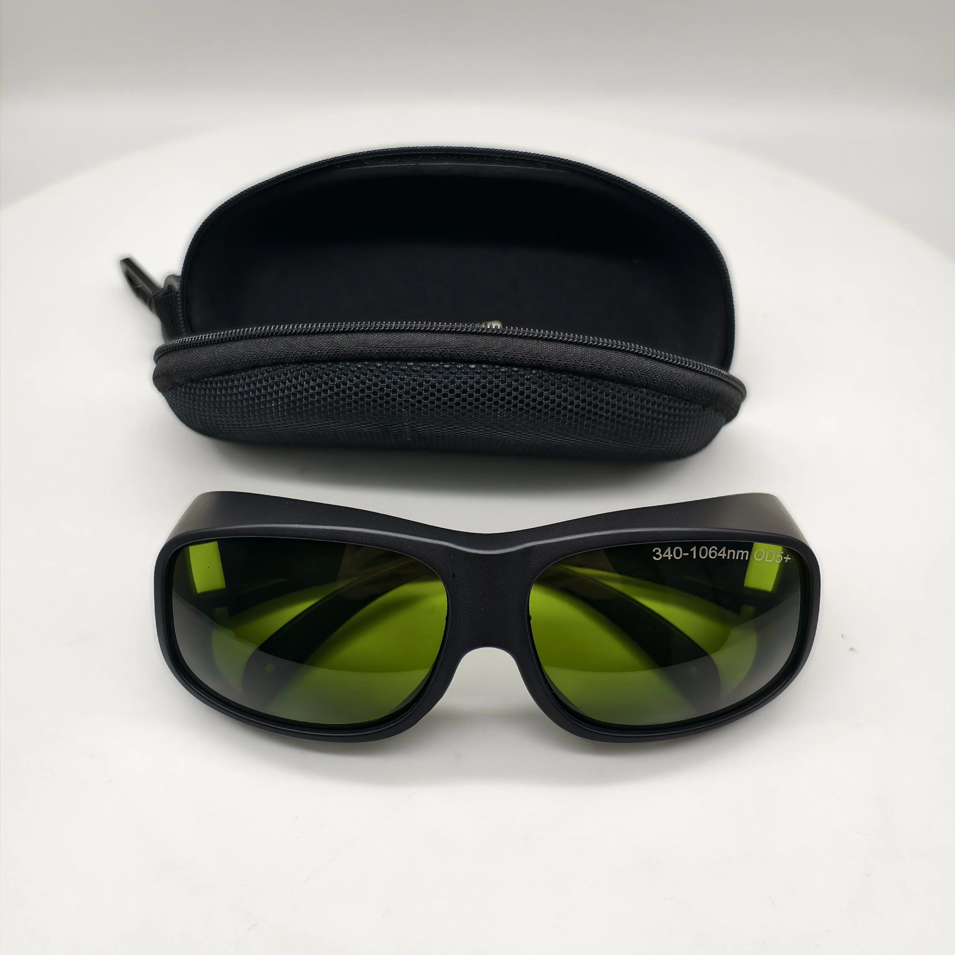 سطح المكتب أشباه الموصلات ليزر ثنائي النطاق 0.5W-8W تطبيق الطاقة قابل للتعديل في الممارسة السريرية عن طريق الفم