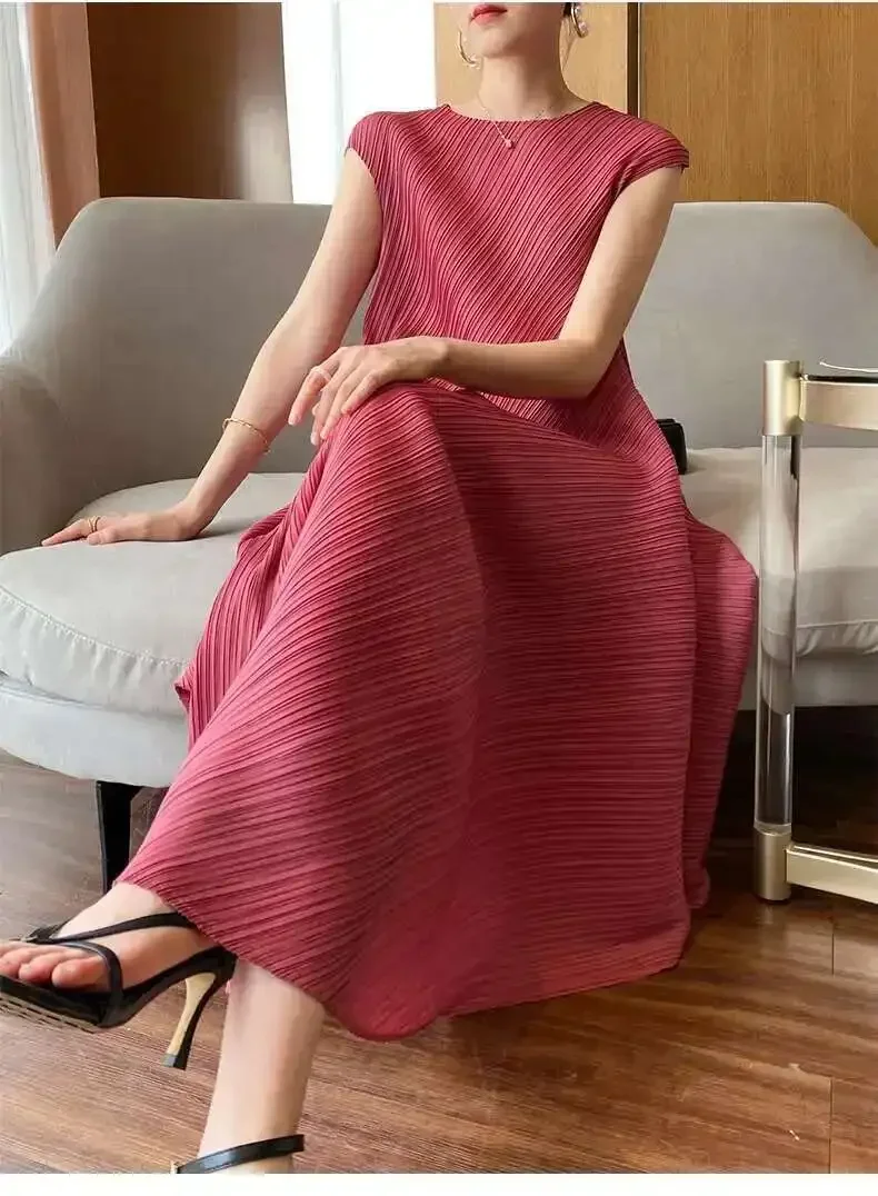 

2025 Women Fashion Tide Summer New Solid Color Round Neck Short Sleeve Elegant Long Dress 10 Colors Irregular Pleated Dress