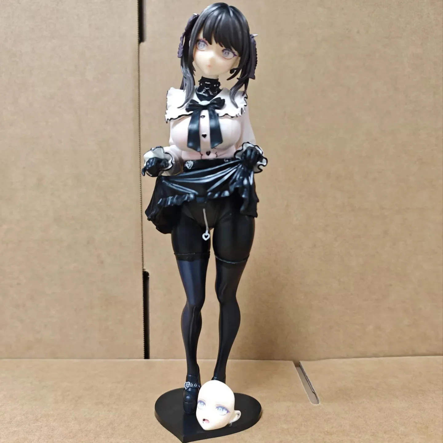 

Фигурка Курокавы Миу в повседневной одежде, 26 см - со сменными лицами, милая аниме-статуэтка и коллекционный декор для рабочего стола