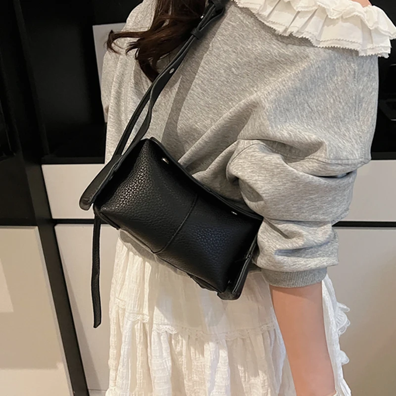

Personalized Flip One Shoulder Bag for Women French Texture Soft PU Handbag 2026 New Temperament Commue Crossbody Bags