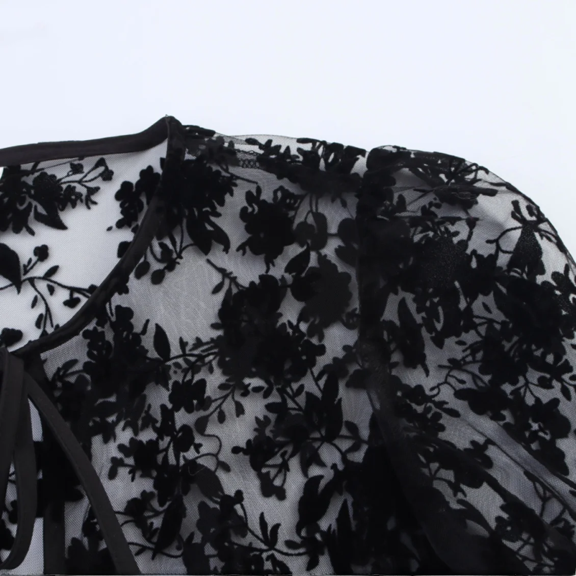 Csa de Veludo de Design Faion Primavera Nova para Mulheres com Decote Redondo e Manga Curta em Fibra de Poliéster Corte ...