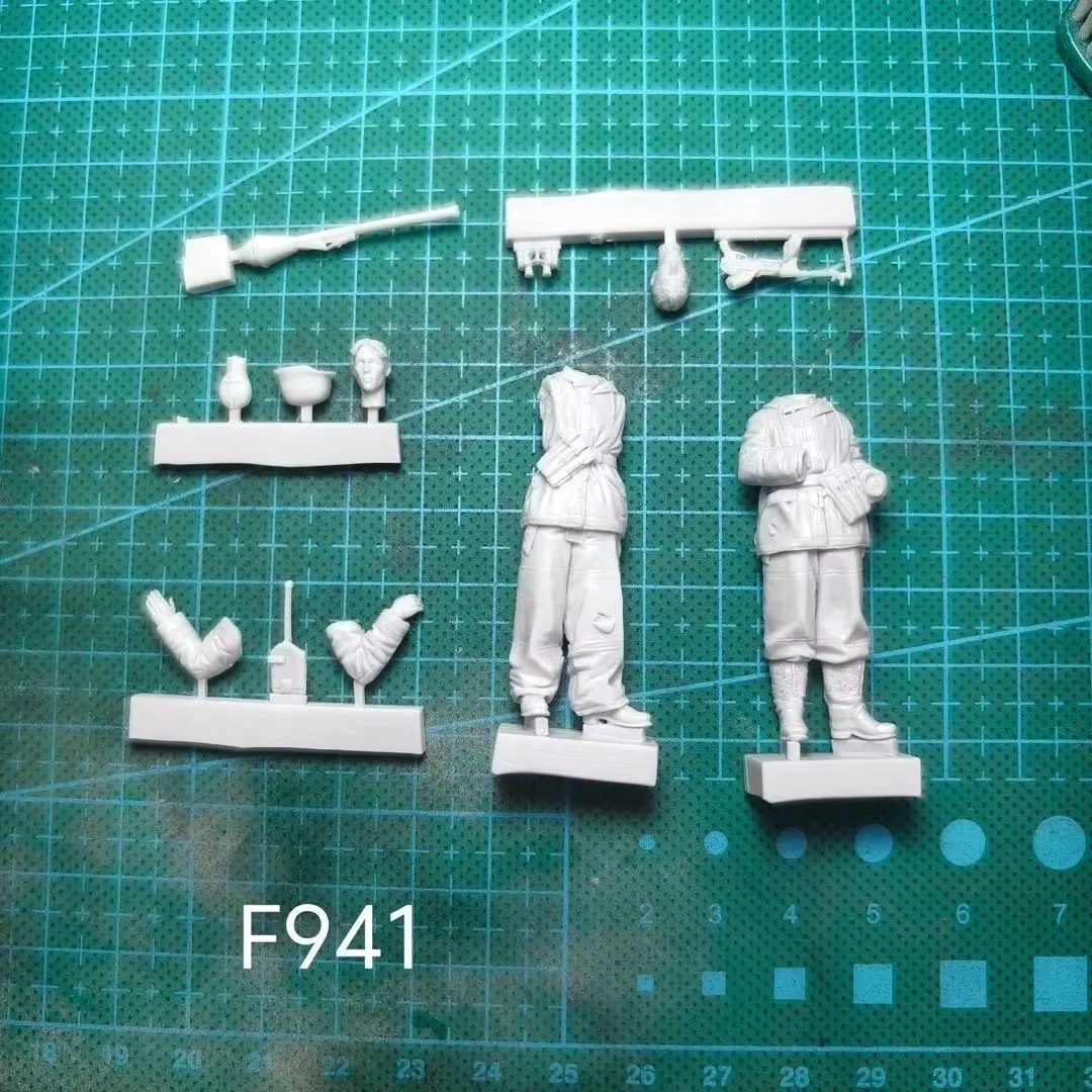 1/35 WWII Soldier Resin Model Military Theme, Unassembled and Uncolored Kit