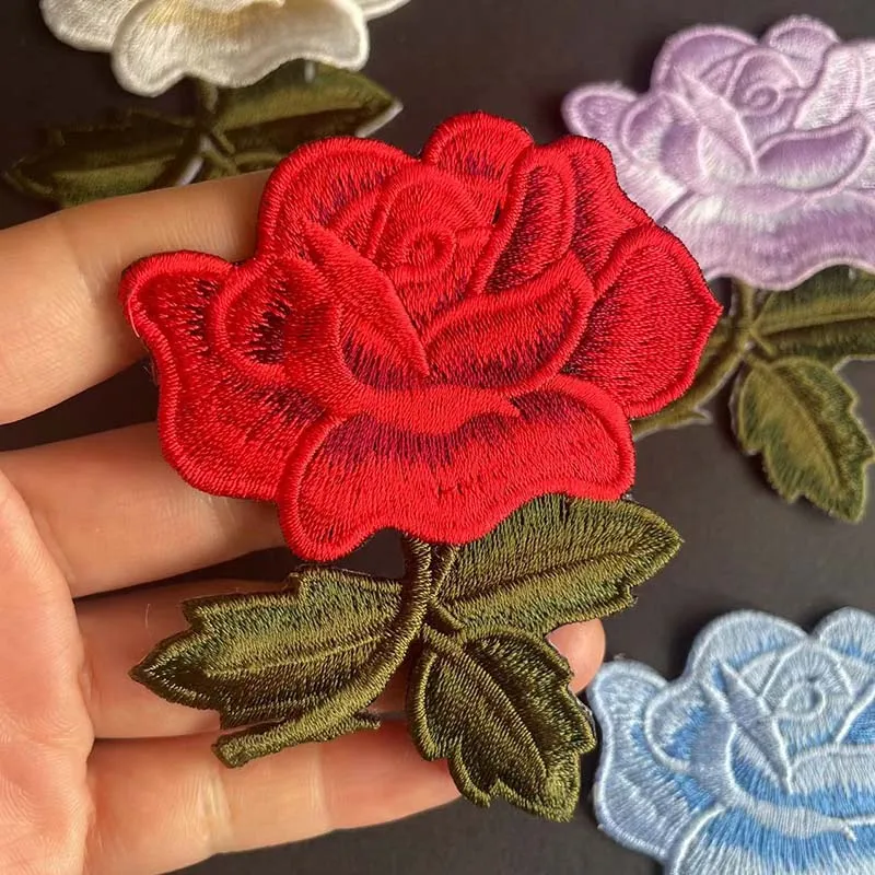 1 Stück, 5 Stück Stoffblumen Aufbügelbare Aufkleber Blühende Rosen Zweig Stickerei Applikationen Thermocollant für Kleidung Cheongsam – Detail 6