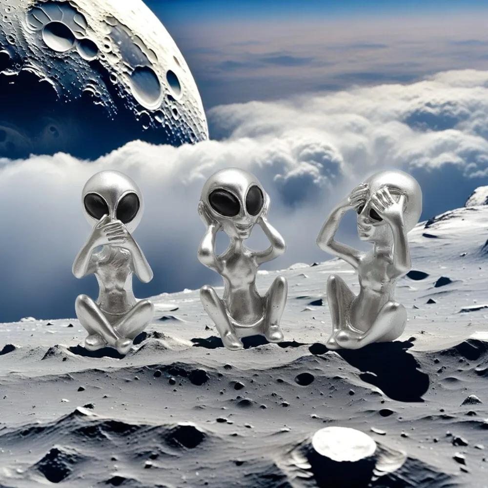 

Creative Alien Resin Figurine for Garden Courtyard and Home Decoration Unique Outdoor Indoor Ornamental Statue Art Piece