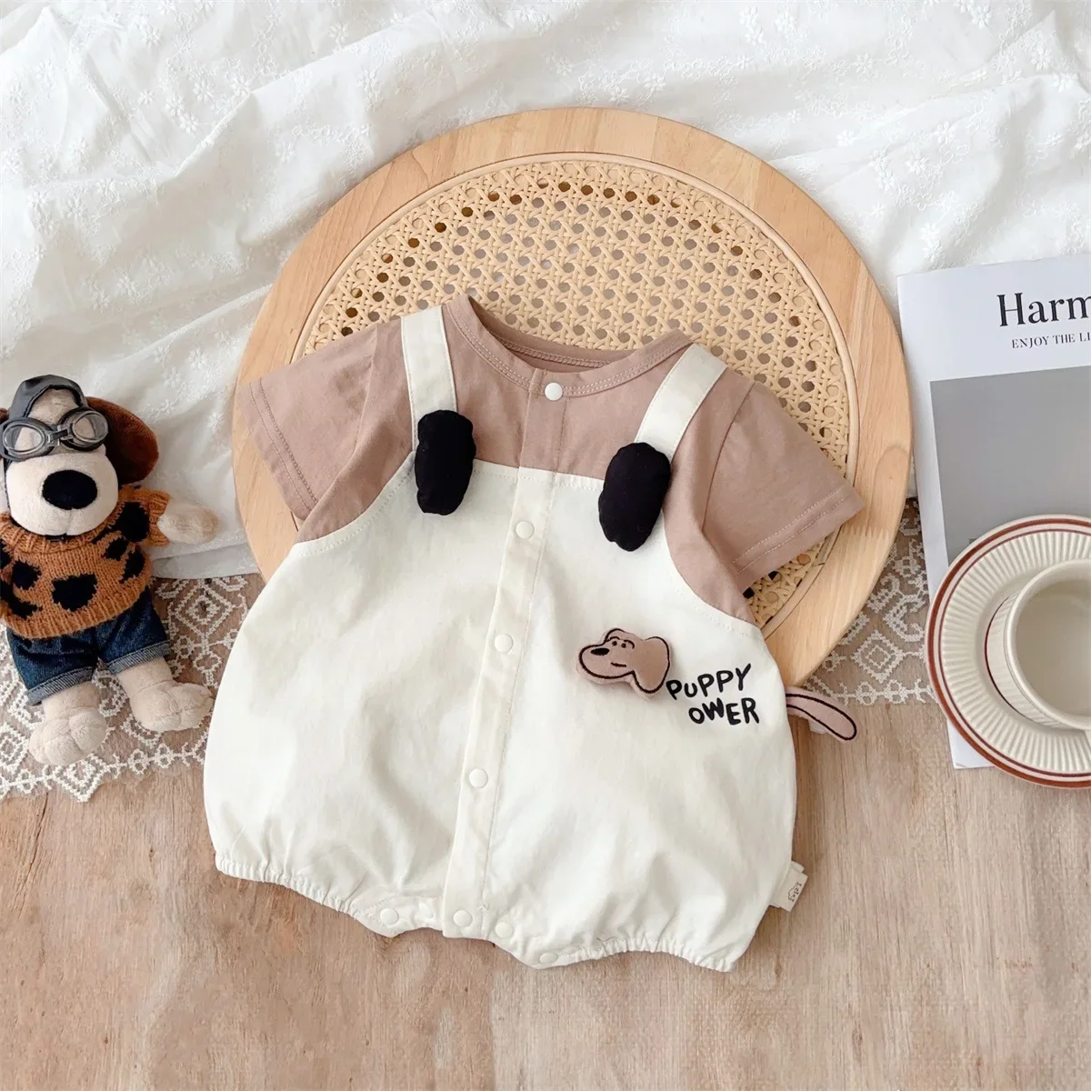 

Baby jumpsuit summer new baby cartoon puppy fake two-piece climbing suit newborn class A thin khaki.
