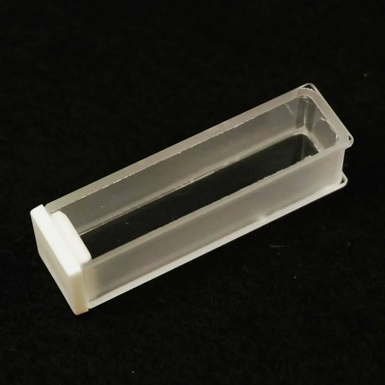 A Box of 2pcs 10mm Path Length JGS1 Quartz Cuvette Cell With Lid For Spectrophotometers