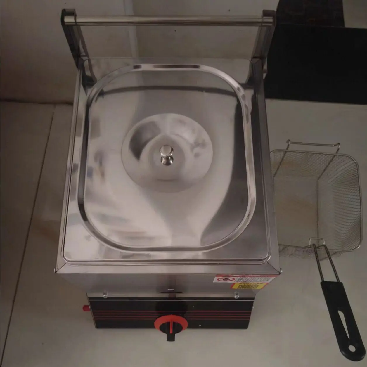 

Stainless Steel Professional Kitchen Restaurant Gas Powered Deep Fryer With Temperature Control