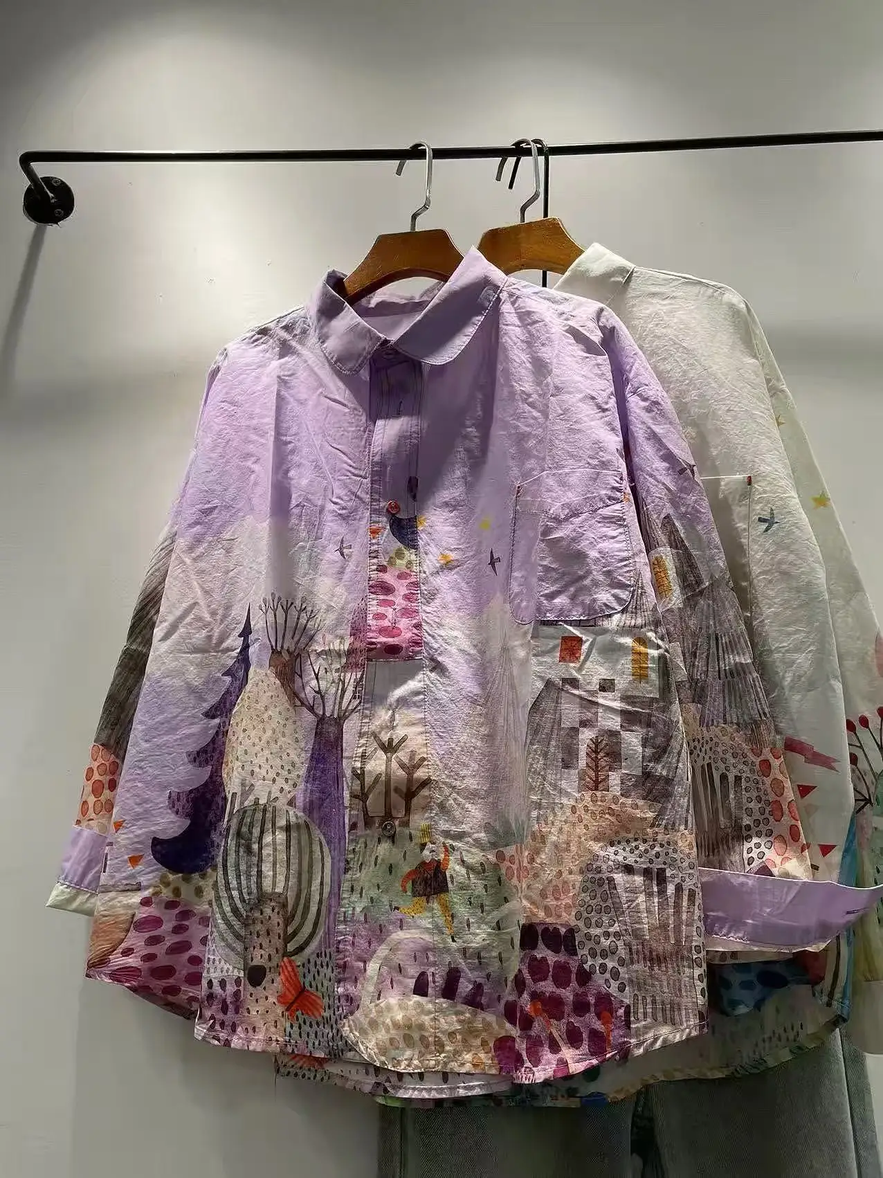 

Рубашки из чистого хлопка с оригинальным дизайном, фиолетовым мультяшным принтом, длина по груди 118 см, блузки с длинными рукавами для женщин, большие размеры, оверсайз рубашки.