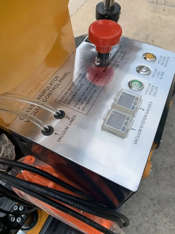 معدات متنقلة لرافع مصاصة الزجاج الأوتوماتيكية لصناعة البناء للبيع مع مكون المحرك الأساسي